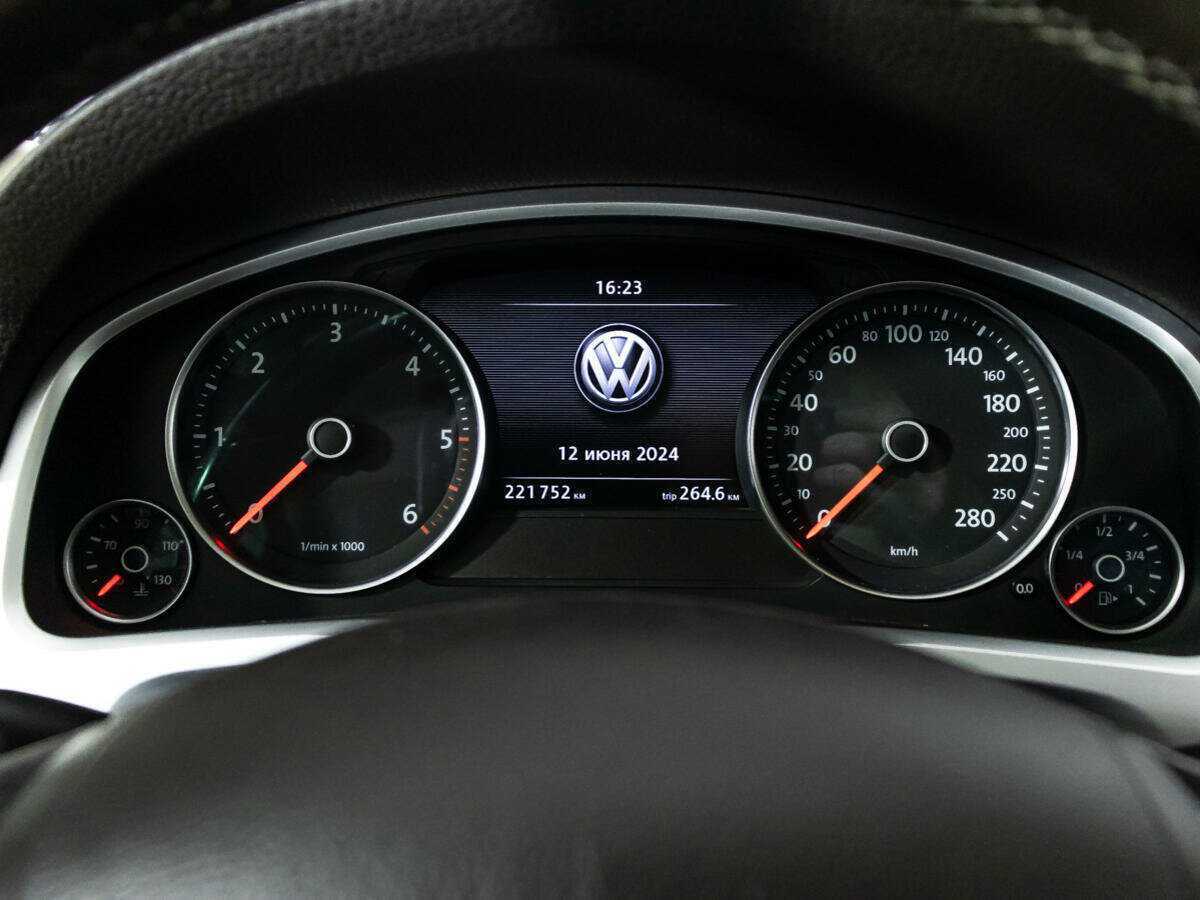Купить Volkswagen Touareg, 2013, 221 751 км, фото №10