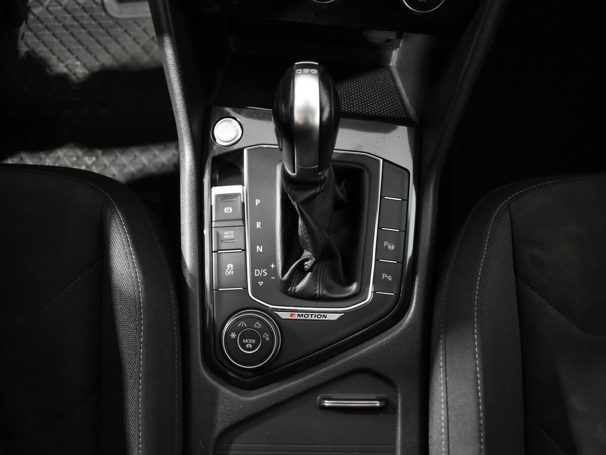 Купить Volkswagen Tiguan II, 2017, 170 343 км, фото №9