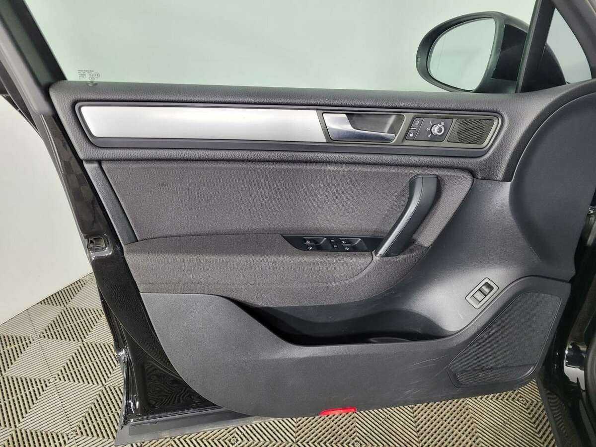 Купить Volkswagen Touareg, 2012, 281 555 км, фото №8