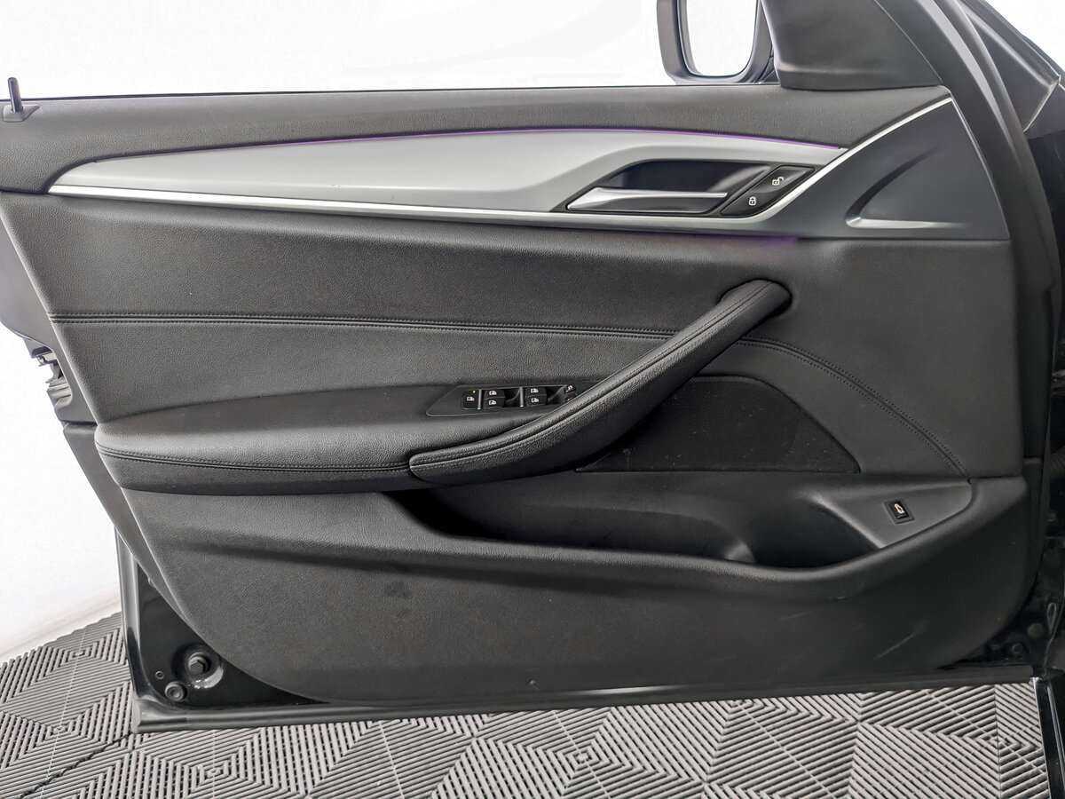 Купить BMW 5 серии 520i, 2018, 212 355 км, фото №14