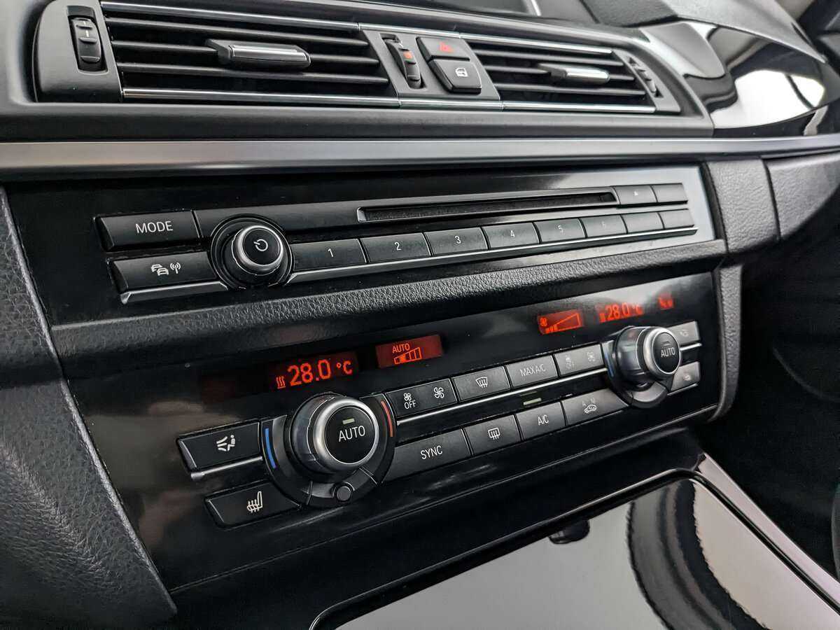 Купить BMW 5 серии 528i xDrive, 2014, 168 988 км, фото №16