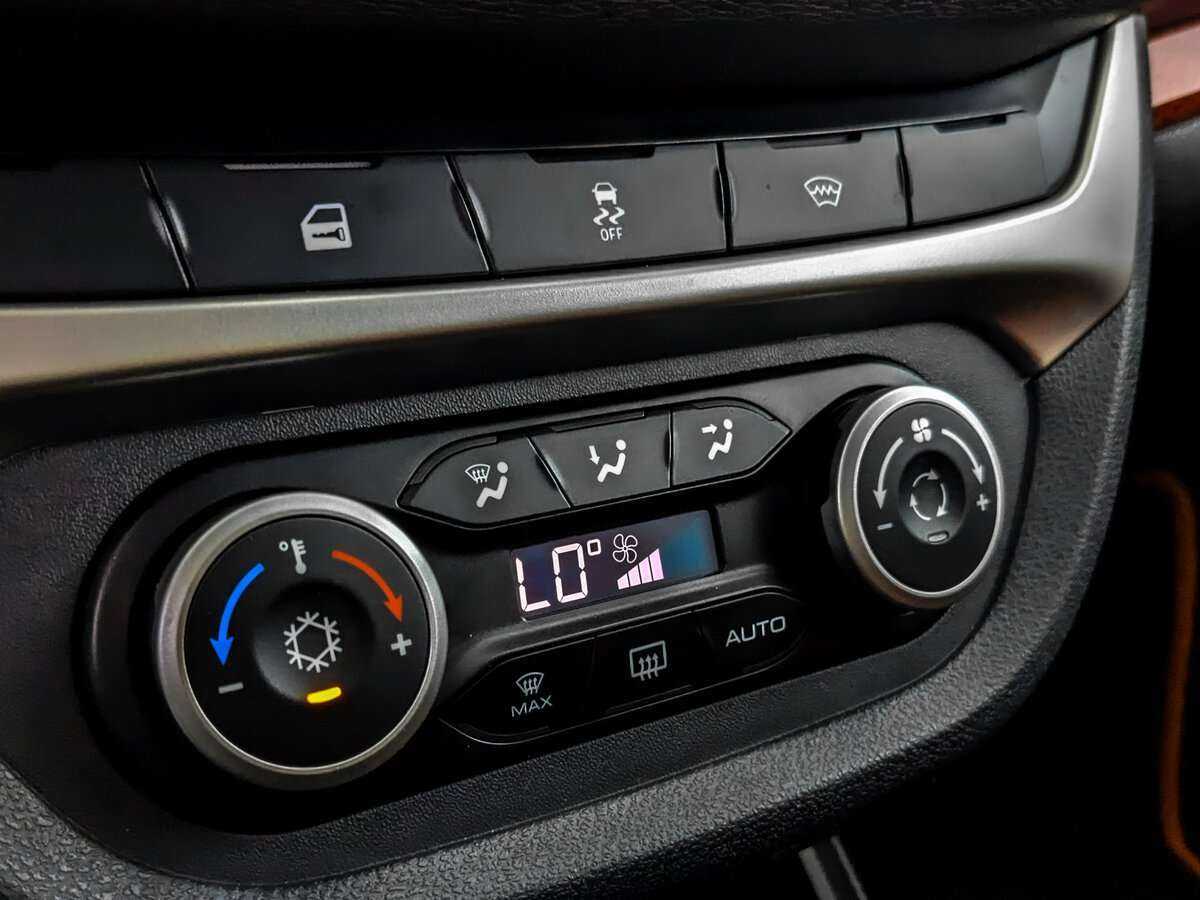 Купить Lada (ВАЗ) Vesta SW Cross, 2019, 69 459 км, фото №22