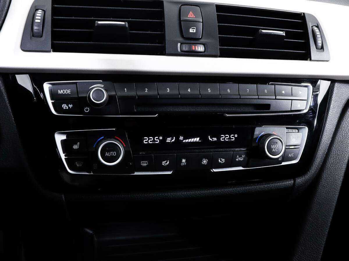 Купить BMW 3 серии 318i, 2015, 114 354 км, фото №17