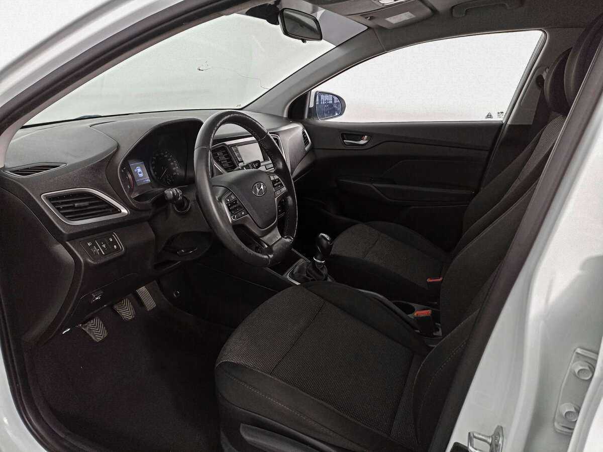 Купить Hyundai Solaris, 2018, 111 703 км, фото №14