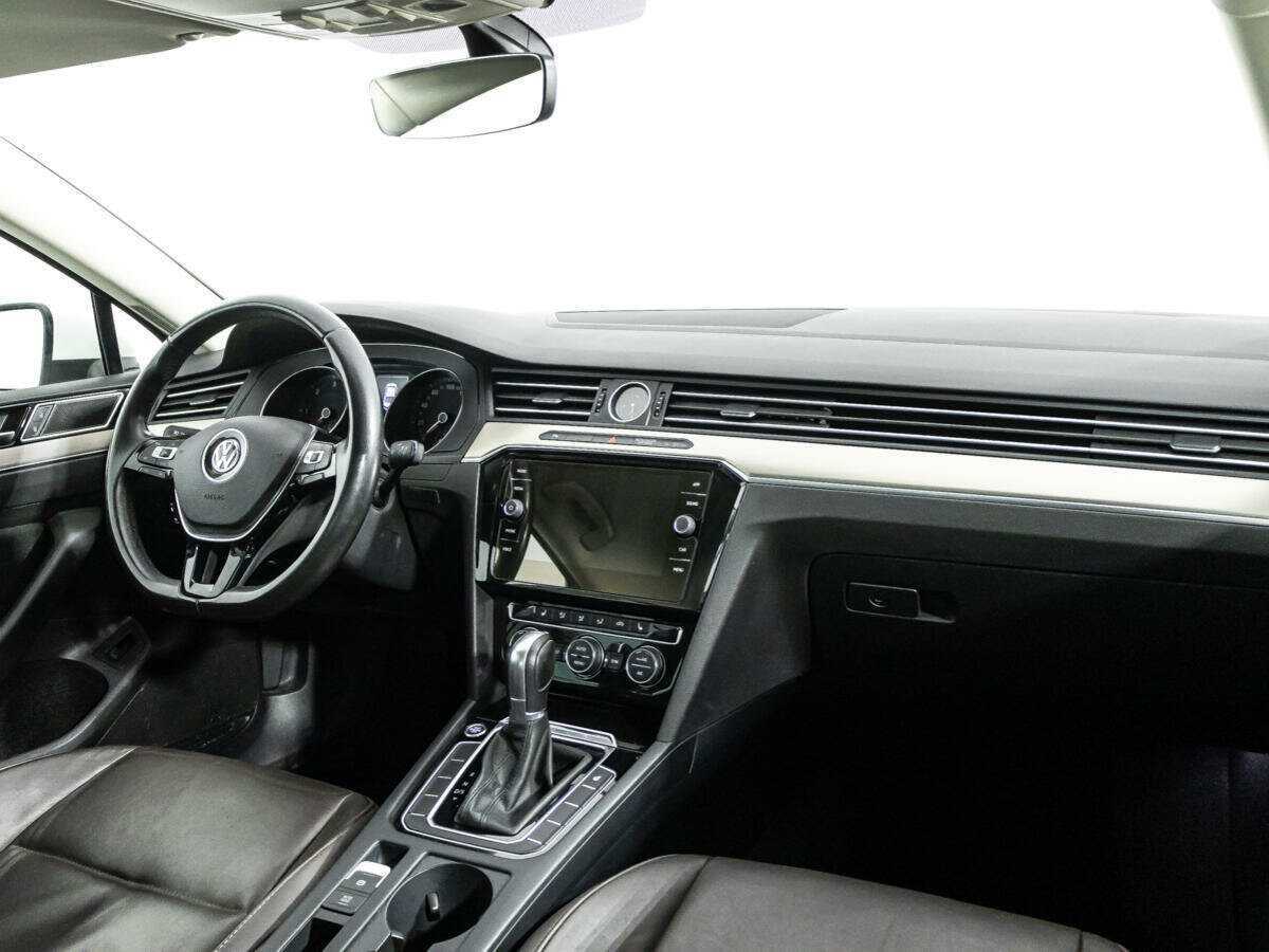 Купить Volkswagen Passat DSG7, 2017, 76 550 км, фото №9