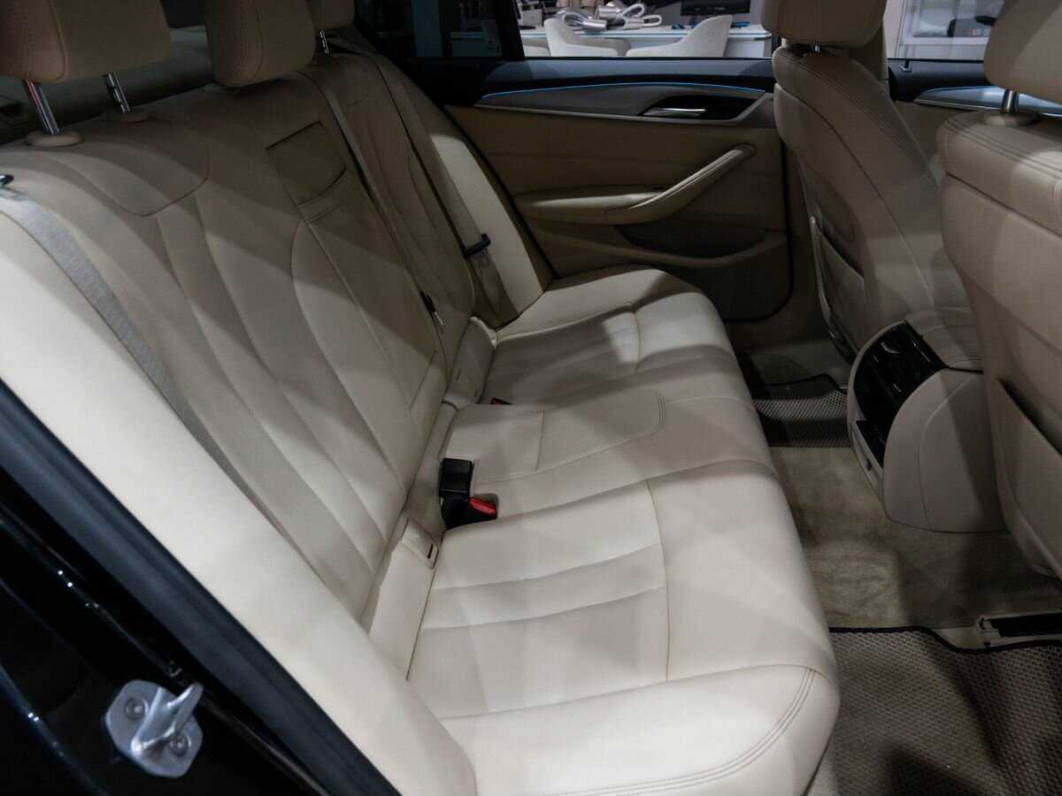 Купить BMW 5 серии 520d, 2017, 160 000 км, фото №9