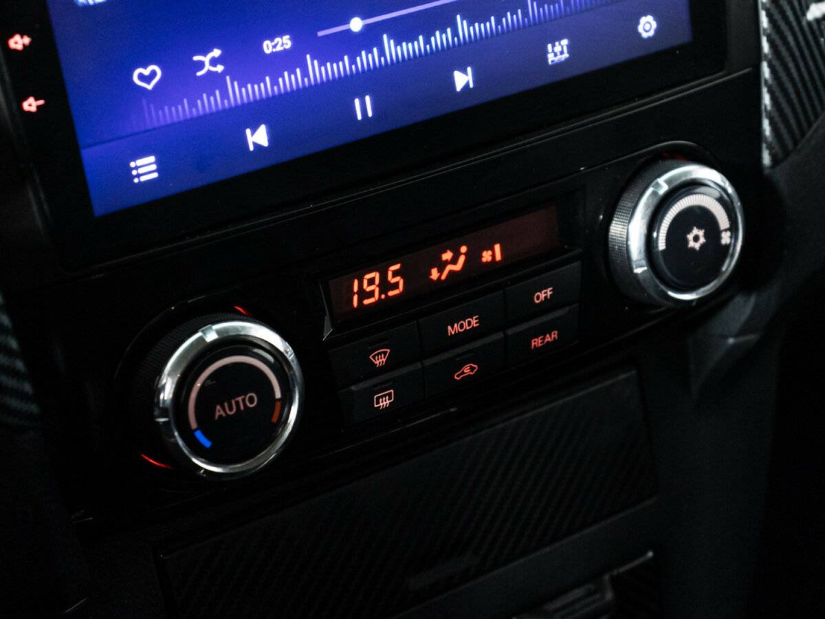 Купить Mitsubishi Pajero IV Рестайлинг 2, 2015, 107 291 км, фото №16